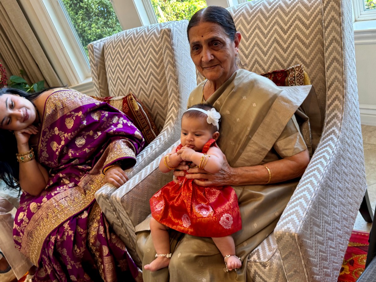 Aaji and Radha Kanaka Abhishekam in Tamil and in Marathi Sonya chi Phule Udhalane&nbsp;Ceremony